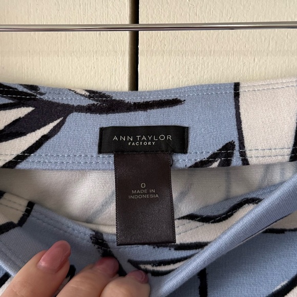 Ann Taylor Light Blue Leaf Print A-Line Skirt Size 0 - Picture 4 of 5